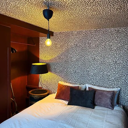 Luxury Boudoir Apartment *